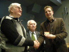 Nuotraukoje LŽS pirmininkas D. Radzevičius ir A. Matulevičius. Viduryje - Senjorų klubo pirmininkas S. Pleskus, V. Žeimanto nuotr. Nuotraukoje LŽS pirmininkas D. Radzevičius ir A. Matulevičius. Viduryje - Senjorų klubo pirmininkas S. Pleskus, V. Žeimanto nuotr.